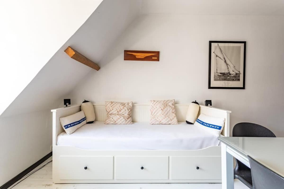 Le Capucin - Petit Duplex Avec Place De Parking Динар Экстерьер фото