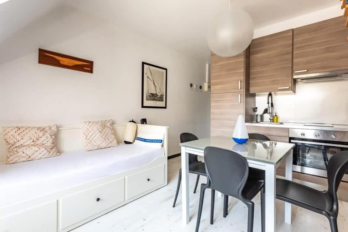 Le Capucin - Petit Duplex Avec Place De Parking Динар Экстерьер фото